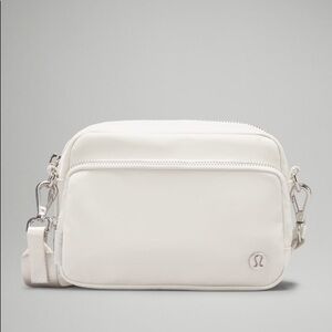 Lululemon Everywhere Crossbody Bag 2L Bone Silver